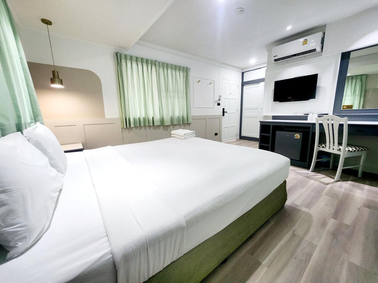 Seatel Phuket, Patong Beach Exterior foto