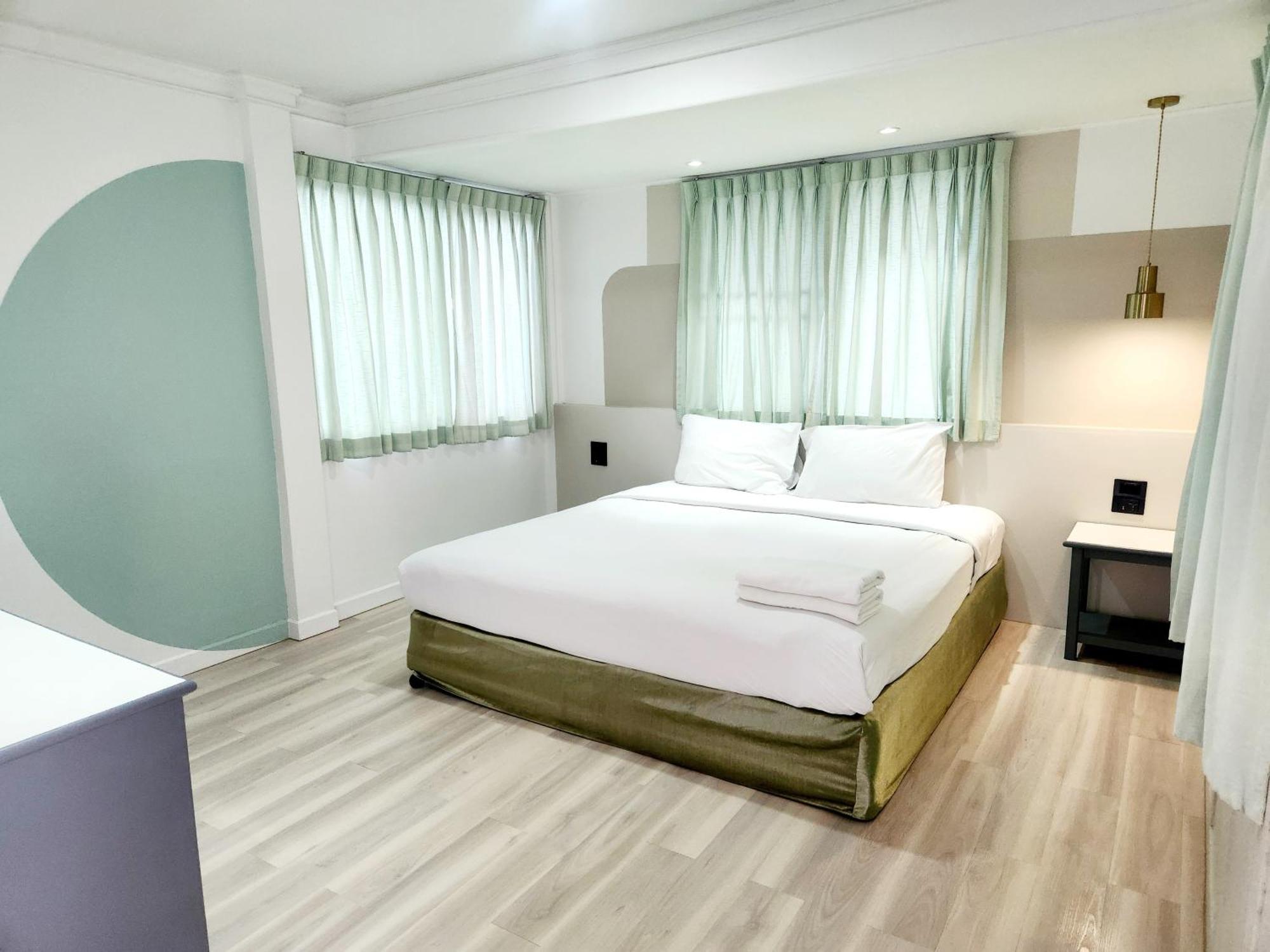 Seatel Phuket, Patong Beach Exterior foto