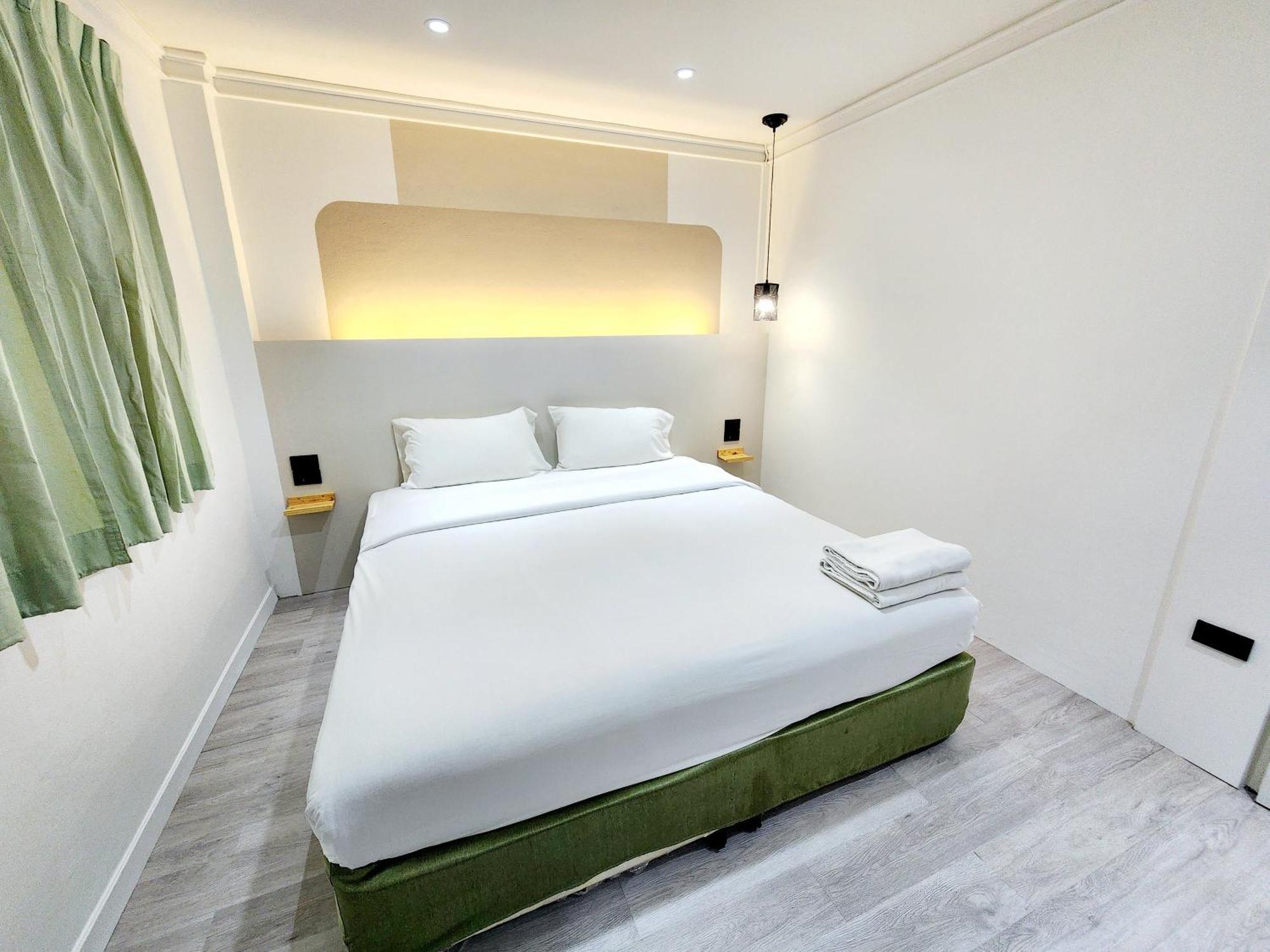 Seatel Phuket, Patong Beach Exterior foto