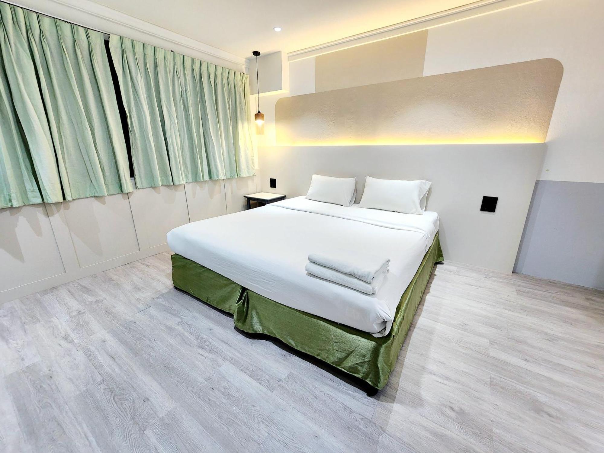 Seatel Phuket, Patong Beach Exterior foto