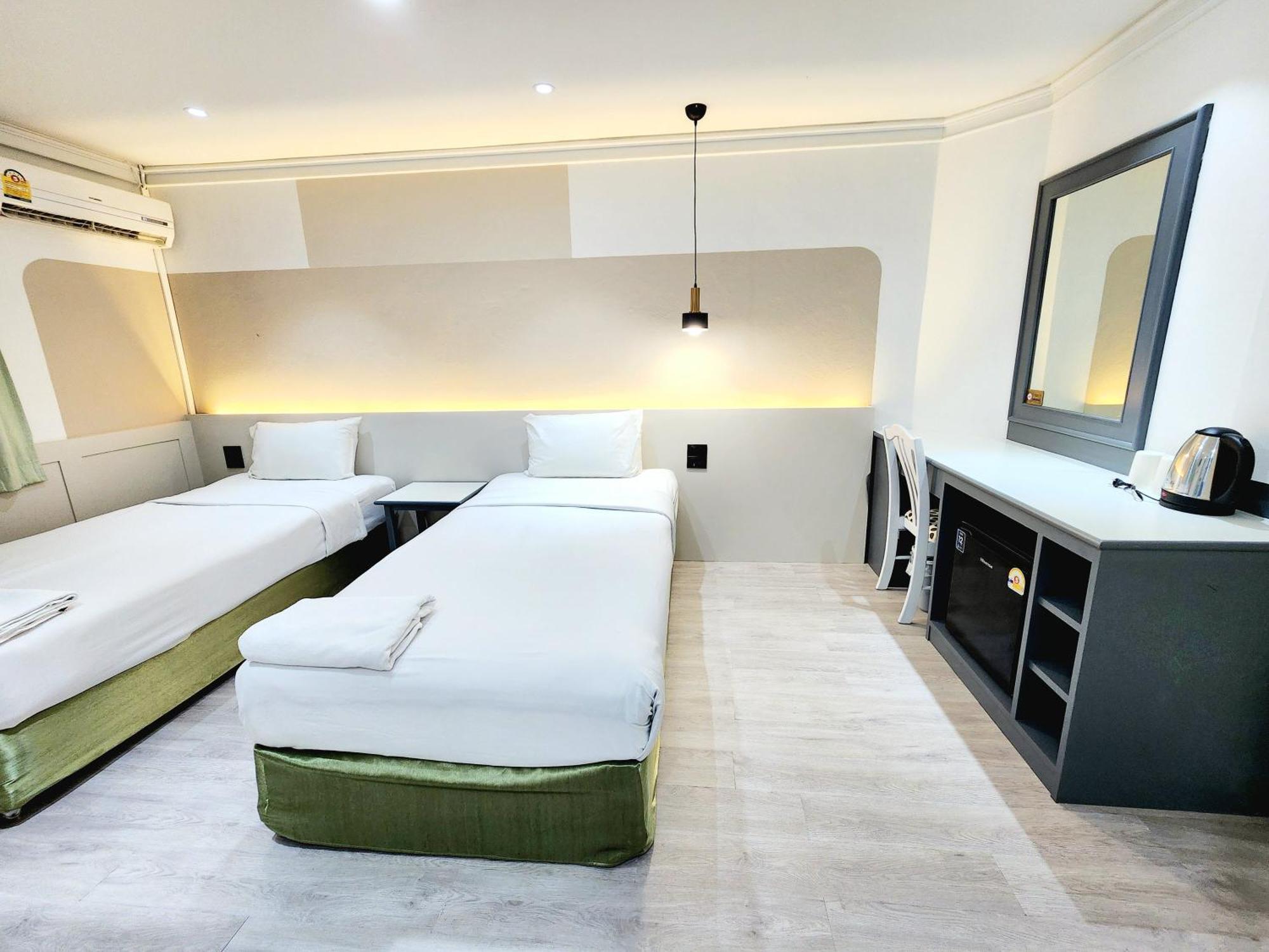 Seatel Phuket, Patong Beach Exterior foto